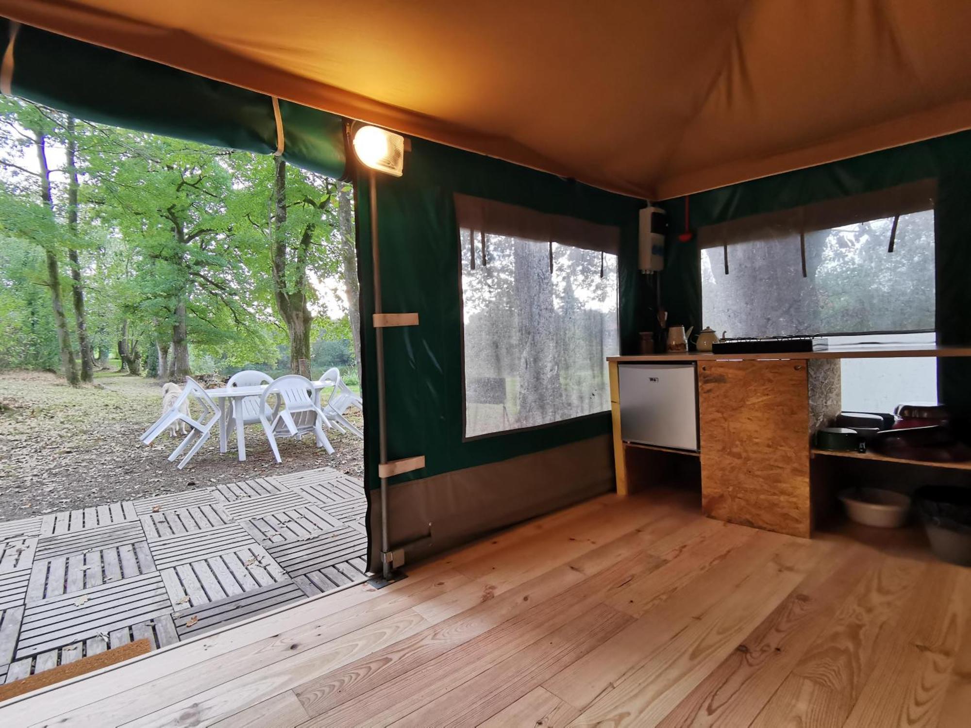 Camping De La Chagnee Saint-Aubin-le-Cloud Zimmer foto