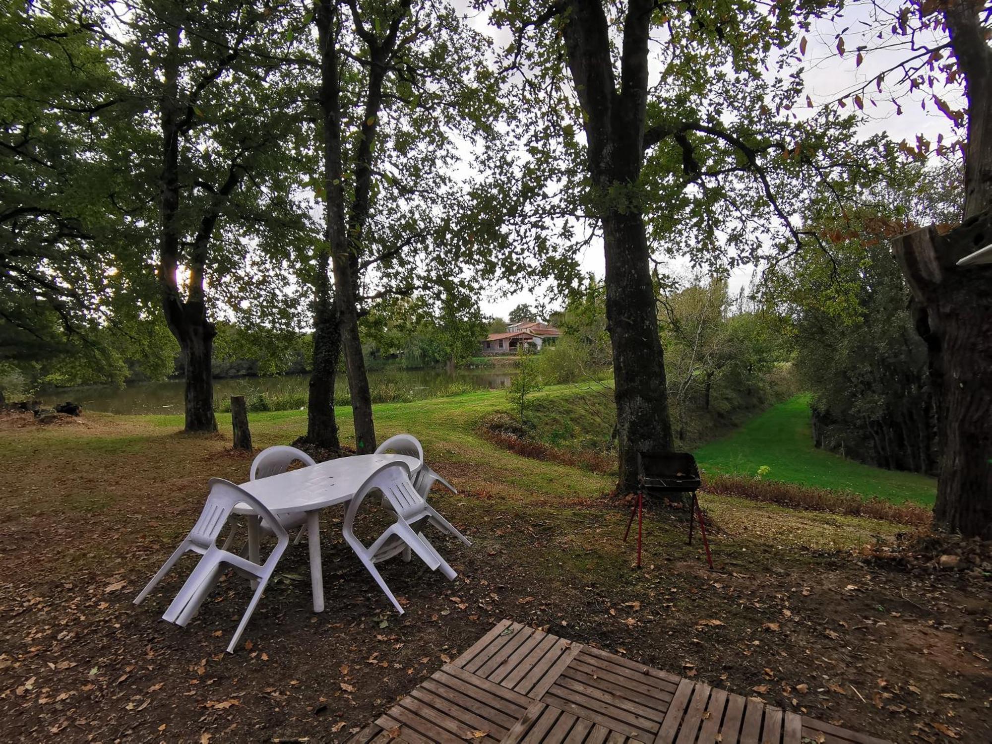 Camping De La Chagnee Saint-Aubin-le-Cloud Zimmer foto